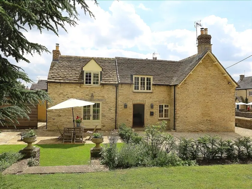 Number 11, Hollywell - Image 1