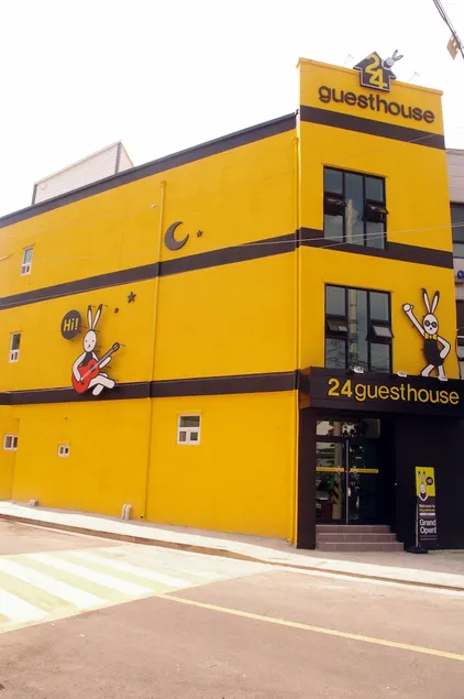 24 Guesthouse Yeosu - Image 1