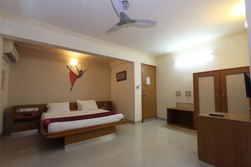 Aayush Corporate Stays by OYO Rooms - Image 1