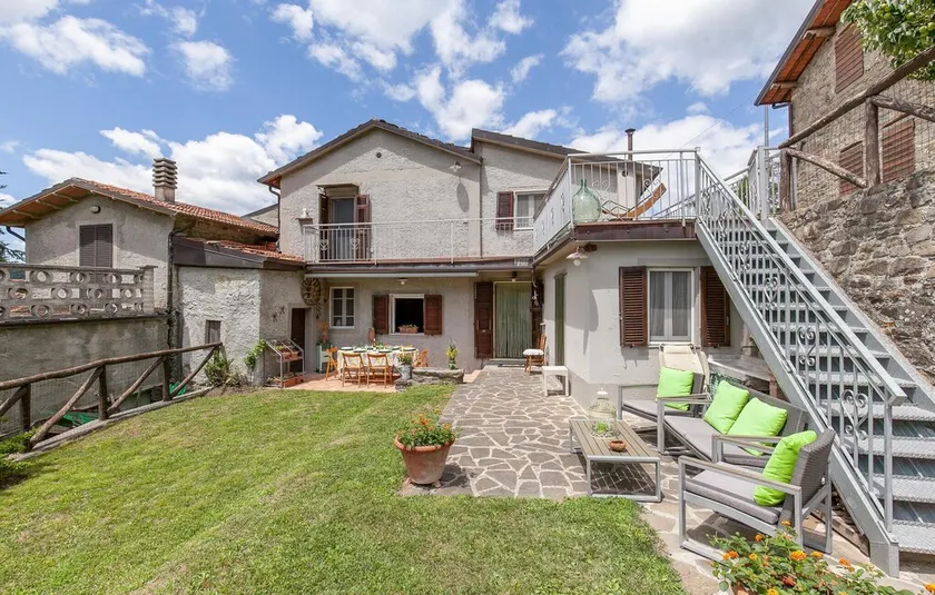 Stunning Home in Piazza al Serchio With 2 Bedrooms and Wifi - Image 1