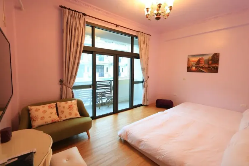 Orange Cat Hostel - Image 1