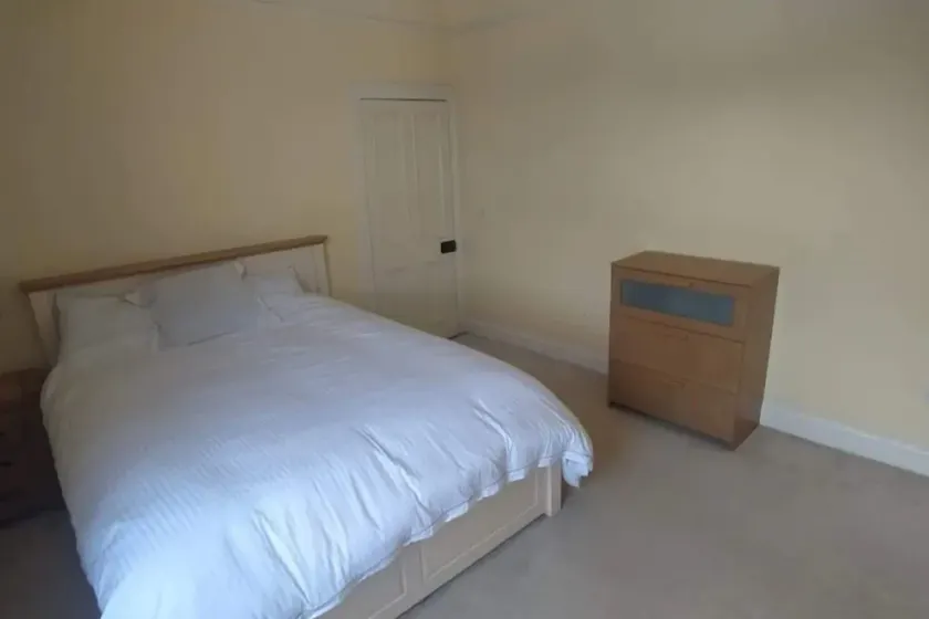 Spacious 4 Bedroom Home in Drumcondra - Image 1