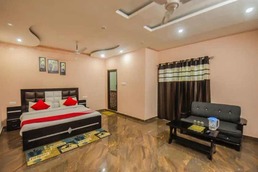 Hotel Green Hills - Image 1