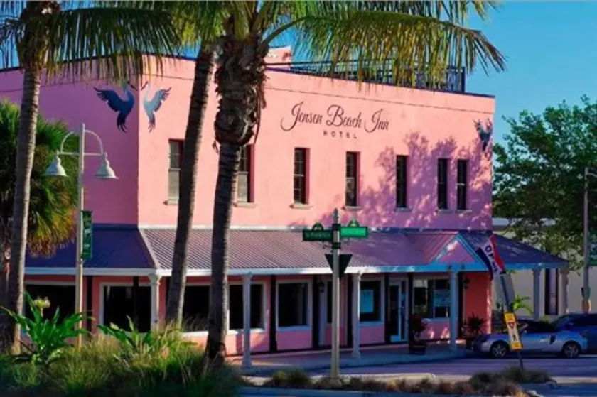 Jensen Beach Inn Hotel - Image 1
