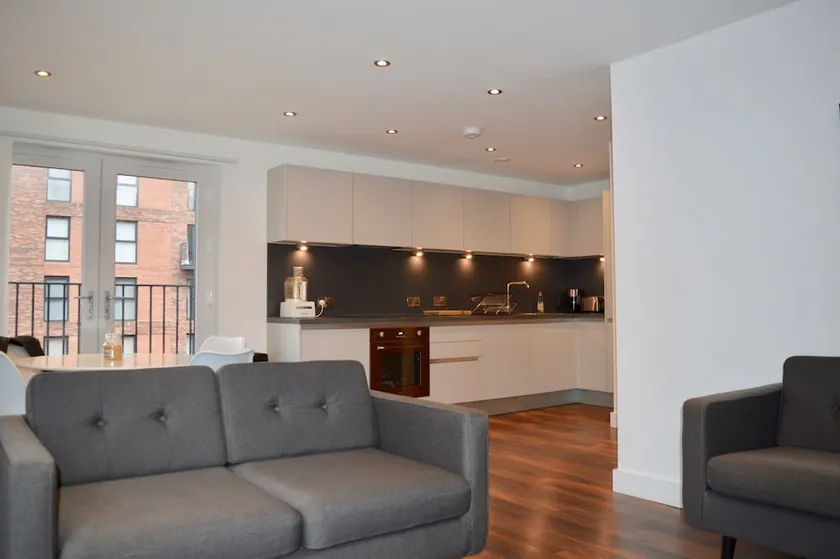 Modern 2 Bed Apartment by Manchester City Centre - Image 1