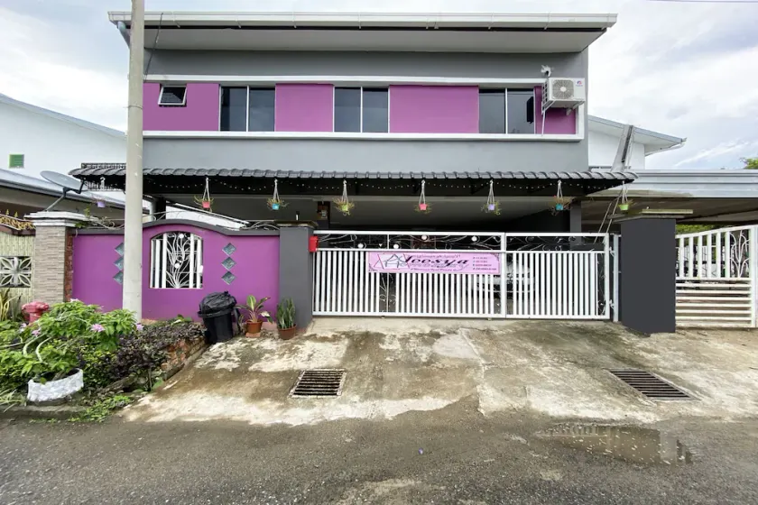 OYO 90198 Aleesya Homestay - Image 1