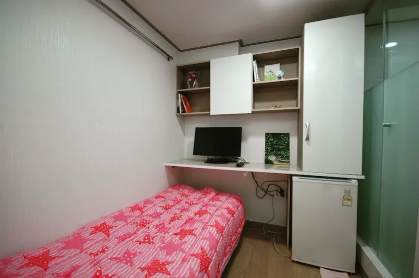 Rainbow House - Image 1
