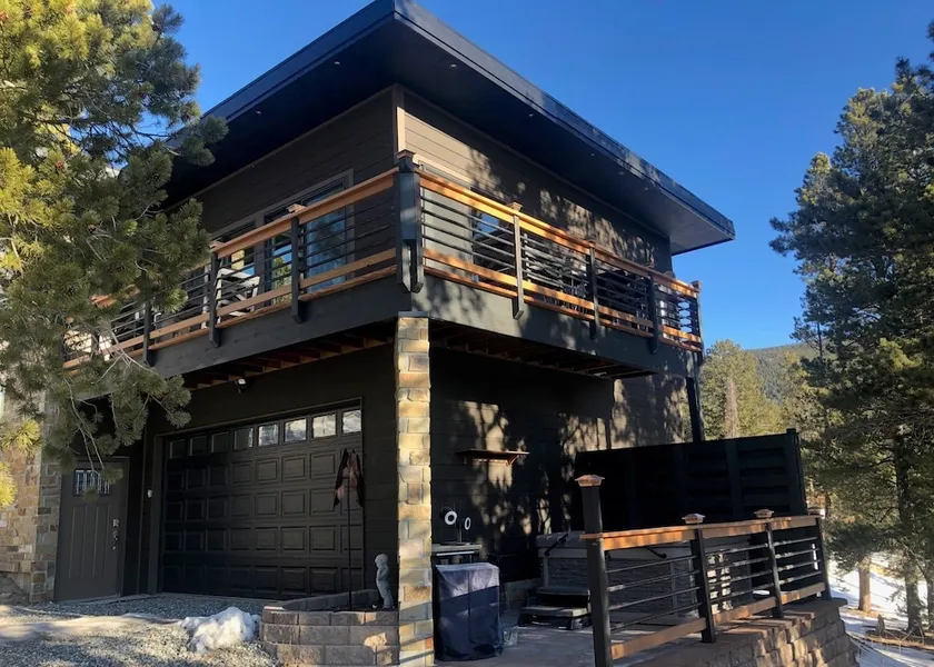 Treehouse 1br With Hot Tub 1 Bedroom Home by RedAwning - Image 1