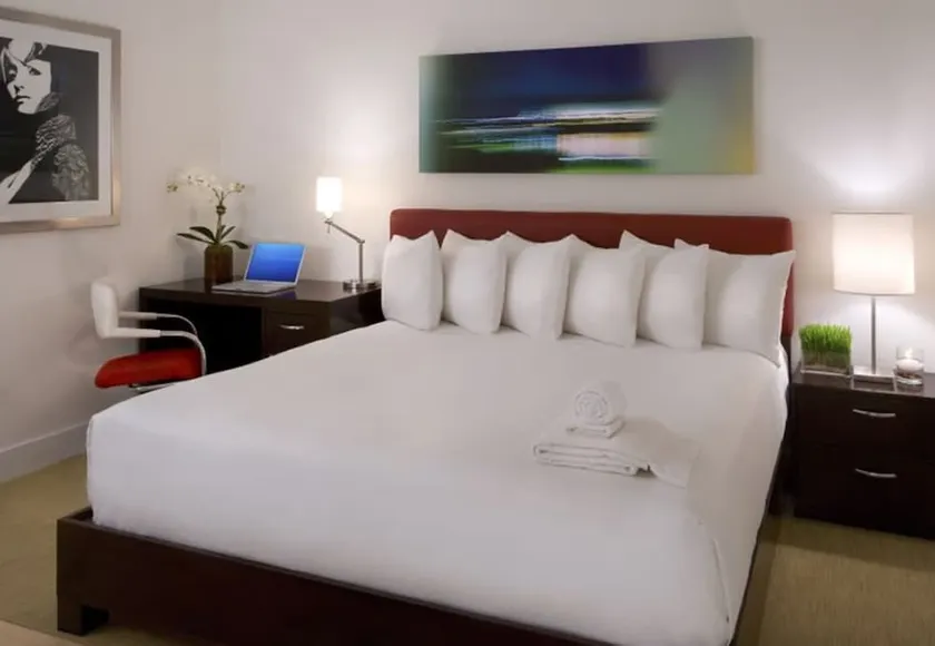 Hotel Pacific Inn Eco Central - Image 1
