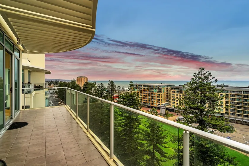 Glenelg Skyline Beachfront Penthouse, Adelaide - Image 1