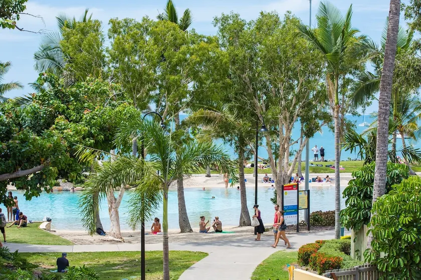 Montipora Unit 3 - In the heart of Airlie, wi-fi and Netflix - Image 1