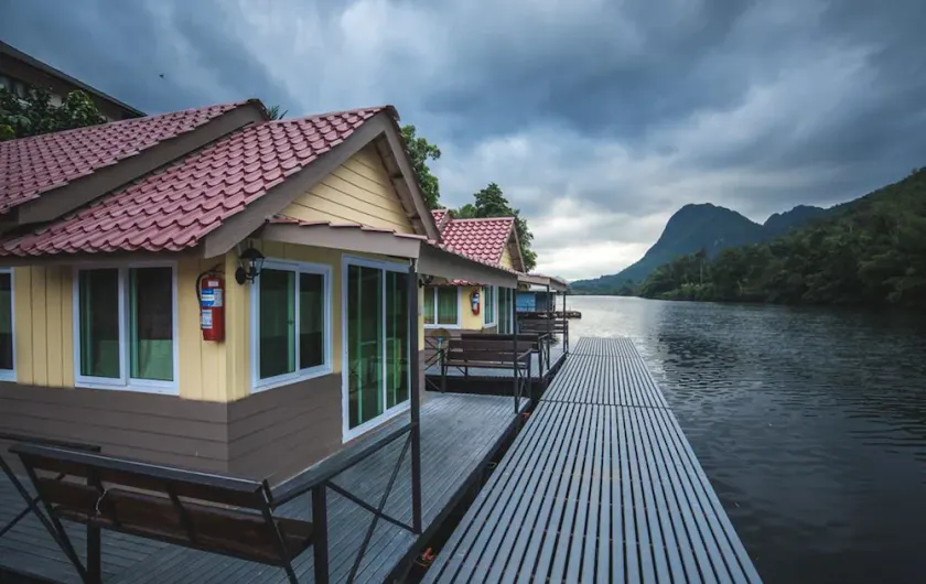 Naphatphorn Resort - Image 1
