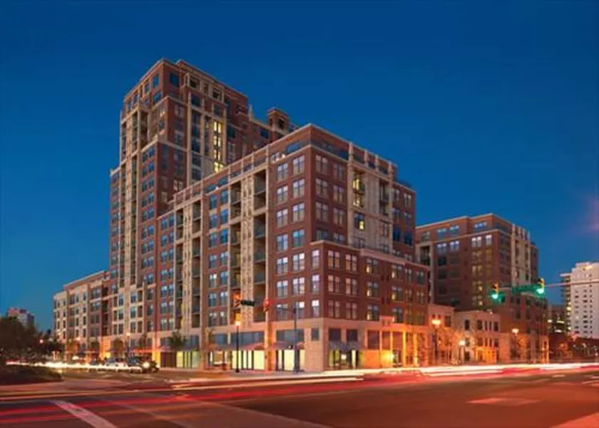 Global Luxury Suites Metropolitan Park Arlington - Image 1