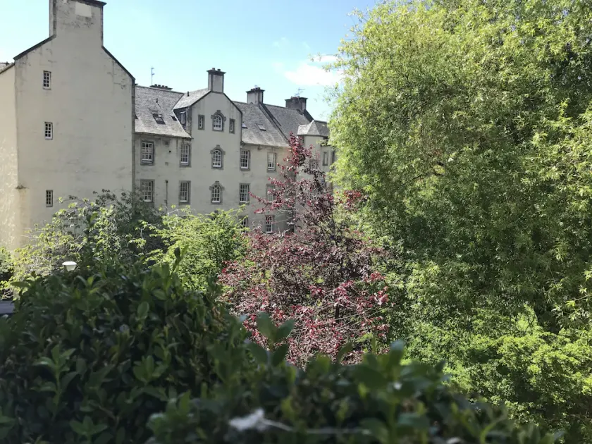 Chessels Court Apartment - Image 1
