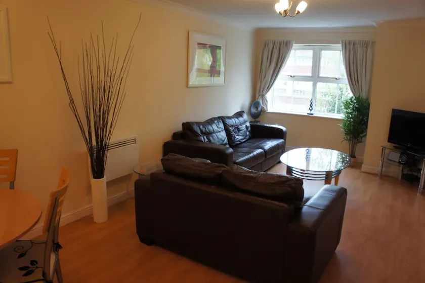 Maple House Serviced Apartments - Image 1