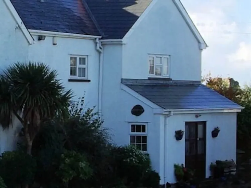 Limpert Bay Guest House - Image 1