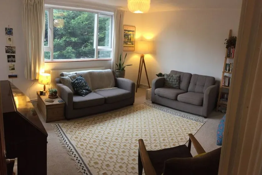 Spacious North London Flat With Balcony - Image 1