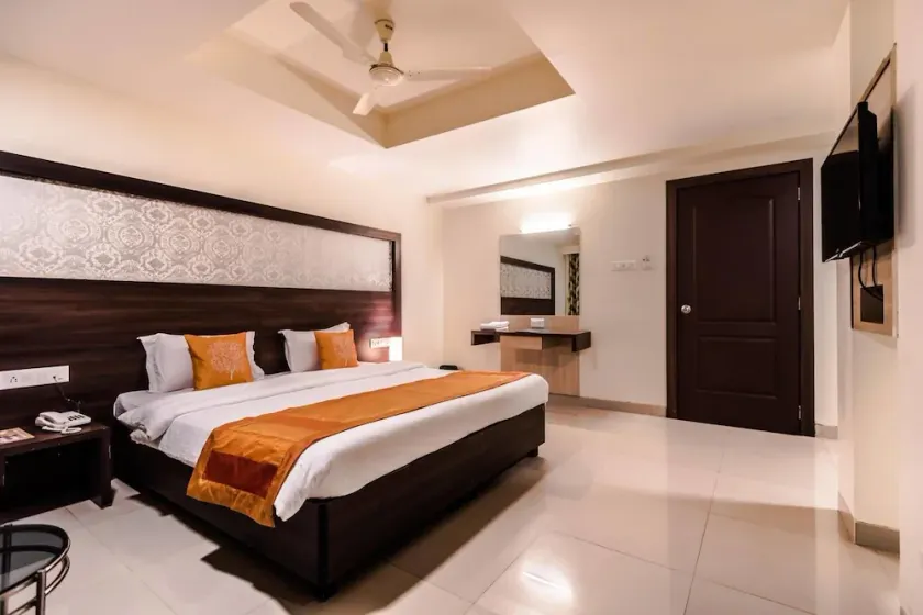 Hotel Veer Residency - Image 1