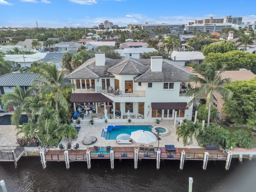 Luxury Home Villa D' Amore Southern Florida Paradise Sleeps 10 5 Bedroom Villa by Redawning - Image 1
