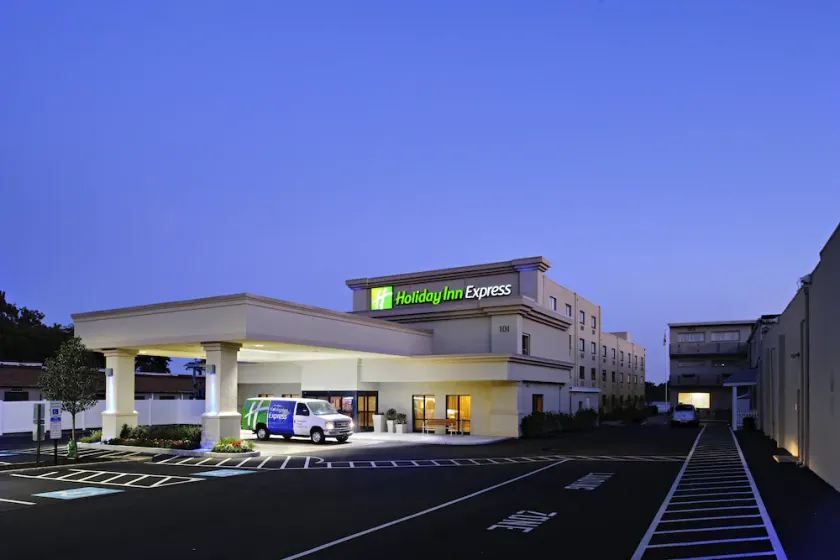 Holiday Inn Express Philadelphia Airport - Image 1