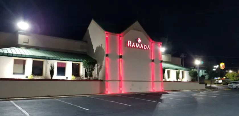 Ramada by Wyndham & Suites Warner Robins - Image 1