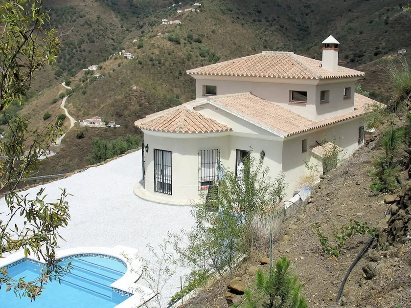 Gorgeous Villa in Arenas Spain With Private Swimming Pool - Image 1