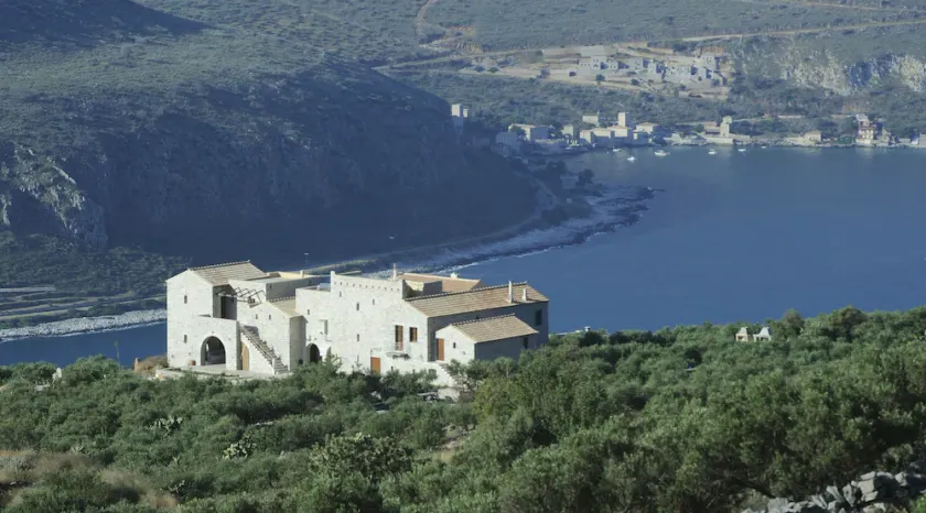 Xemoni Hotel - Image 1