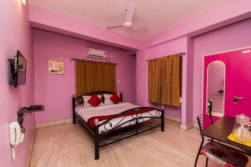 OYO Rooms Bangur Avenue - Image 1