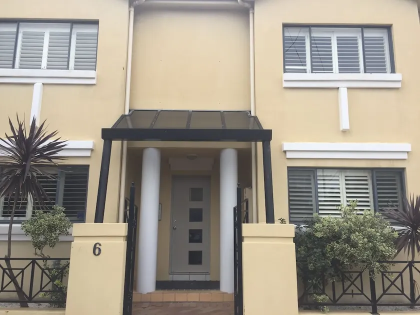 Pine Court Apartments - Image 1