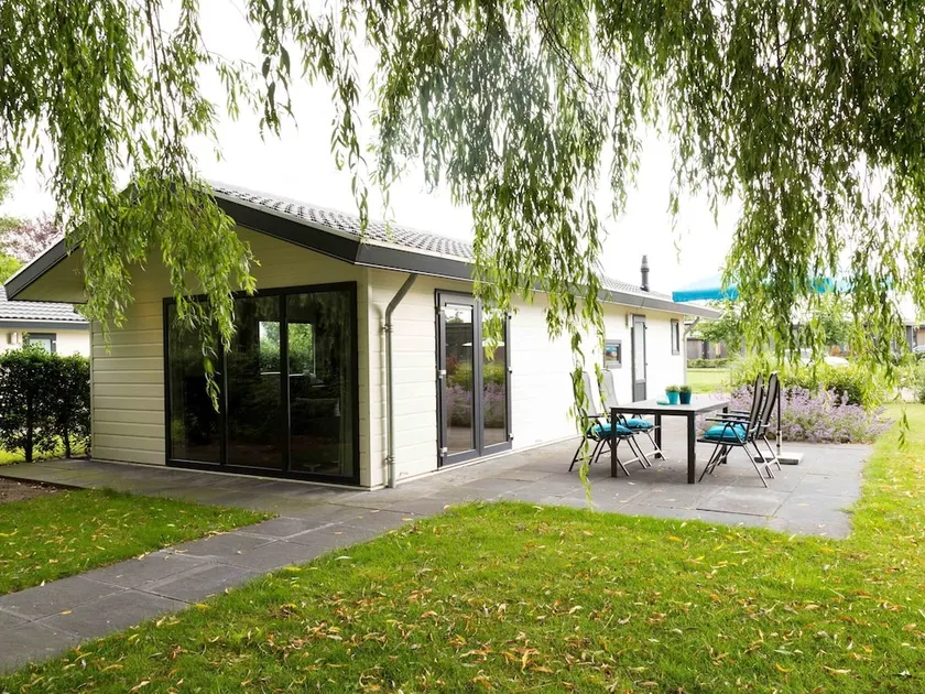 Comfortable chalet with a dishwasher, in a water-rich area - Image 1