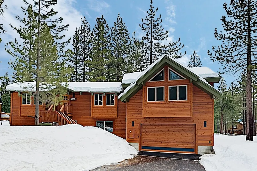 New Listing! Custom Alpine W/ Private Hot Tub 4 Bedroom Home - Image 1