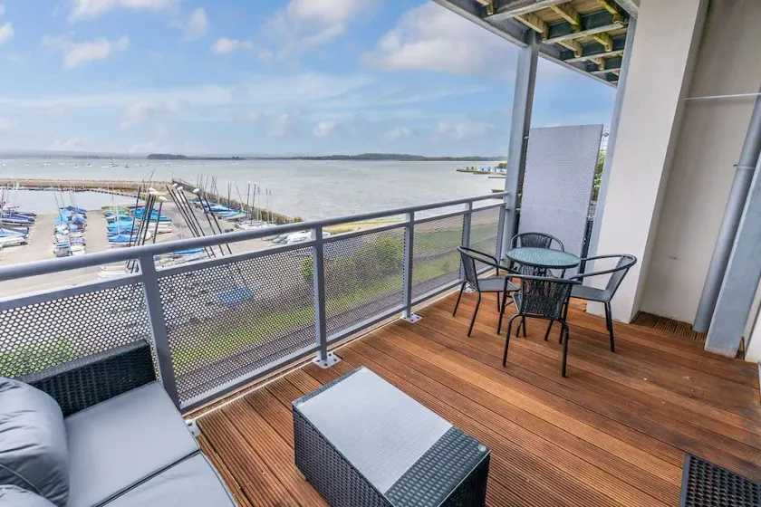 Ocean Breeze - Stunning Harbour Views from Private Balcony - Image 1