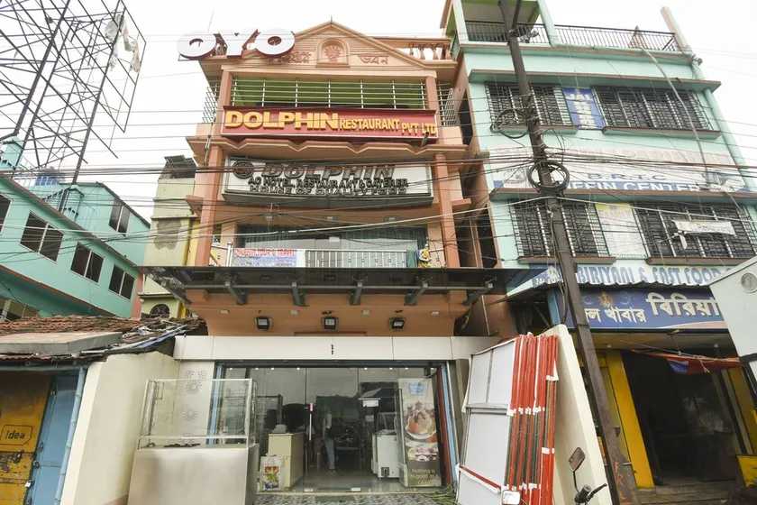 OYO 60767 Dolphin Hotel - Image 1