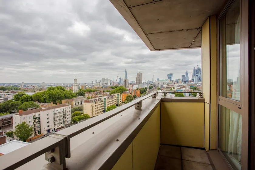 East London Skyscraper Flat - Image 1