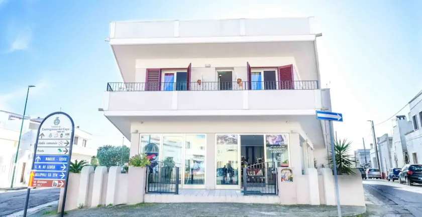 B&B Adua And Art - Image 1