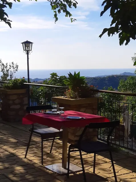Estudio con jardín, piscina y terraza | Vistas al jardín - Image 1