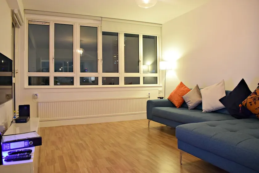 1 Bedroom Apartment With Balcony in Angel - Image 1