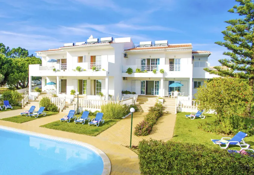 Villa Bella Vista - moradia elegante com piscina aquecível e jacuzzi na Galé, Albufeira - Image 1