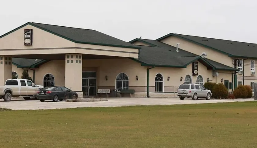 Superior Inn Hotel - Image 1