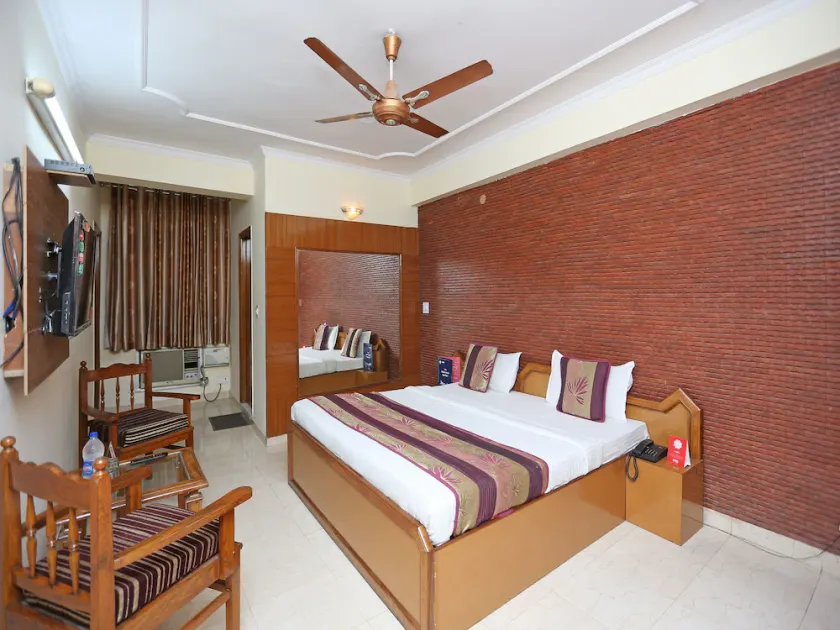 Hotel Grand Plaza By OYO Rooms - Image 1