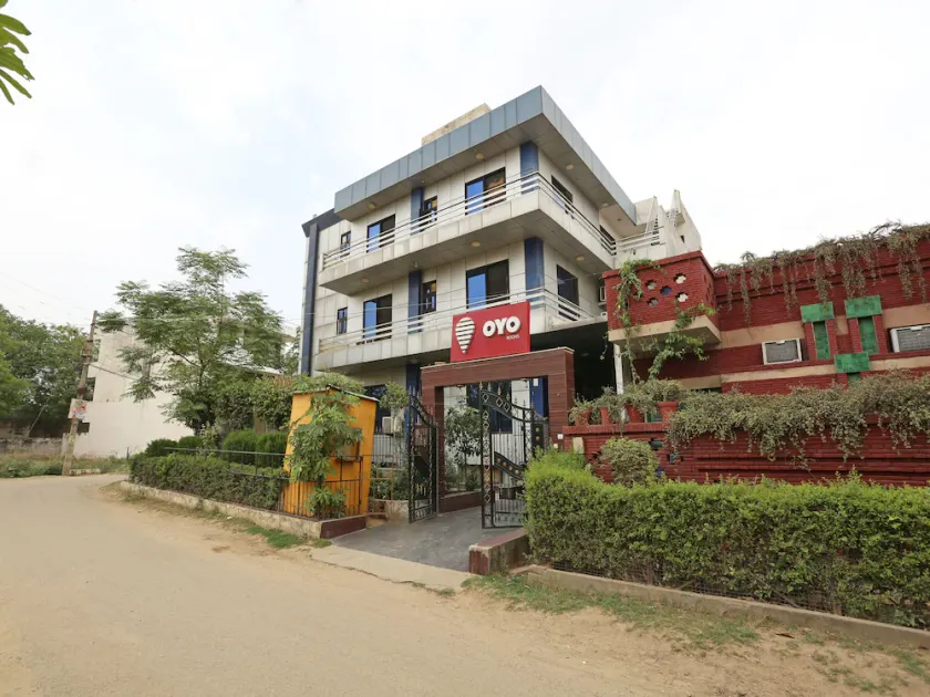 Cybercity Rooms & Suites by OYO Rooms - Image 1