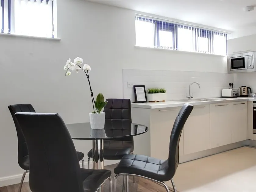 Linton Apartments - Image 1