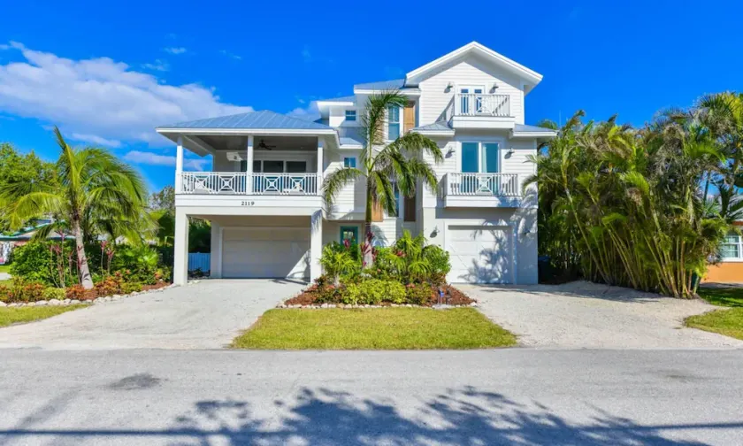 Atlantis Beach House - Image 1