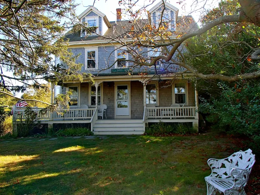 Dodge Cottage, Dewey Cottage & Anchor House - Image 1