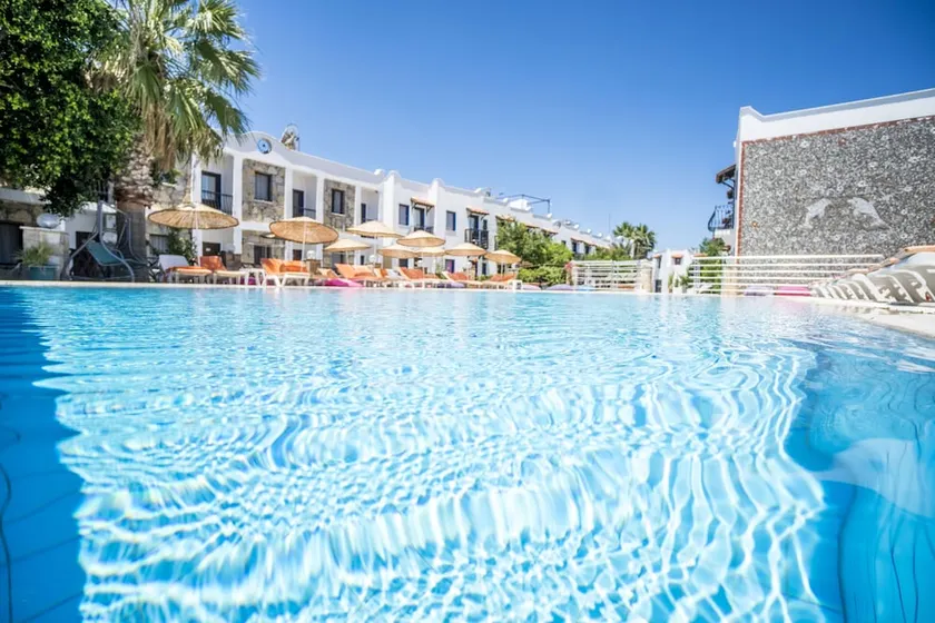 Eris Hotel - Image 1