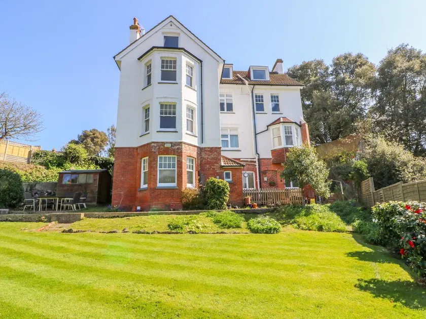 4 Greenhills - Image 1