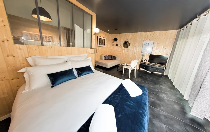 The Chardonnay Parking + Terrace + Netflix - Image 1