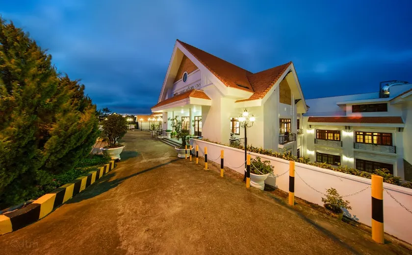 Dona Villa - Image 1