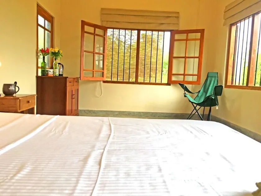 Captain's Lake Safari Lodge - Image 1