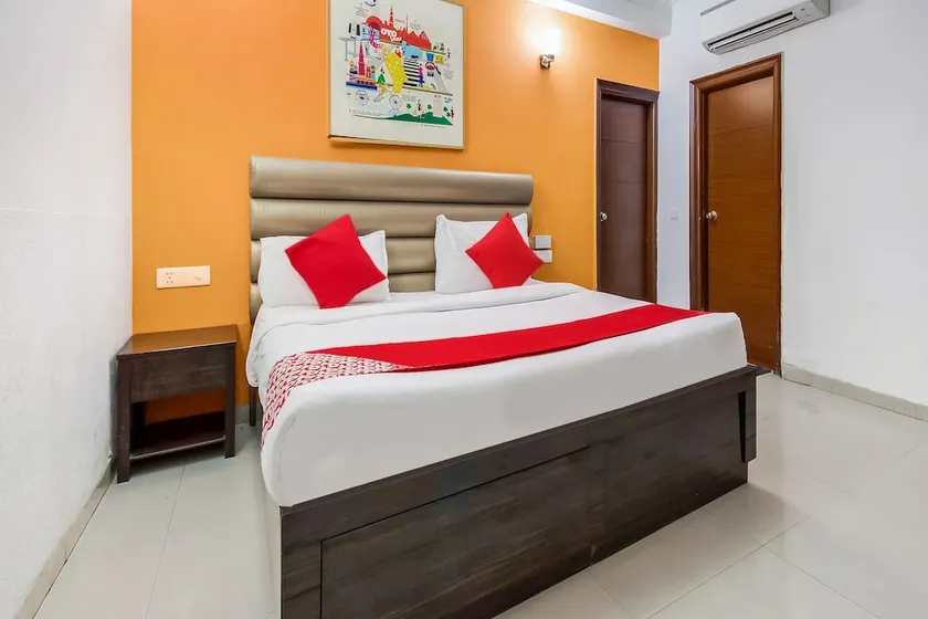 OYO Flagship North Campus - Image 1